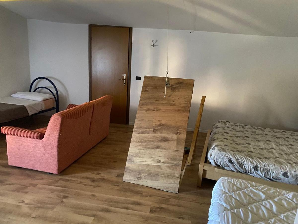 Lovely 1 Room Bedroom Loft, 20 Mins To Bgy Airport Pradalunga Ngoại thất bức ảnh