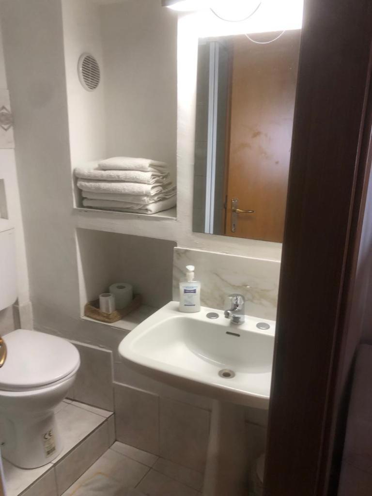 Lovely 1 Room Bedroom Loft, 20 Mins To Bgy Airport Pradalunga Ngoại thất bức ảnh